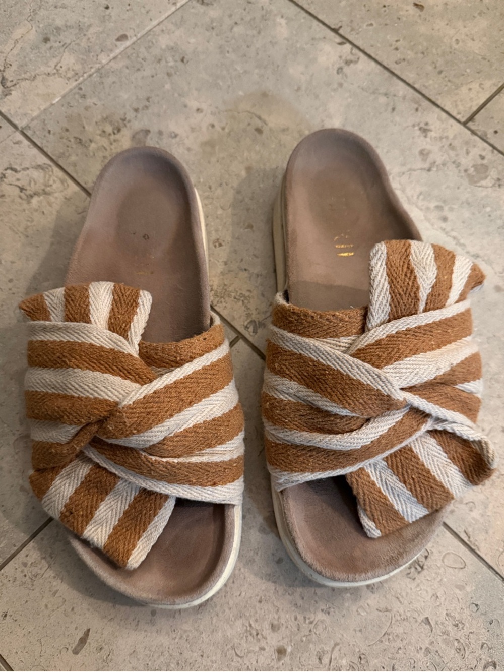 Tan and beige Inuikki sandals with twist